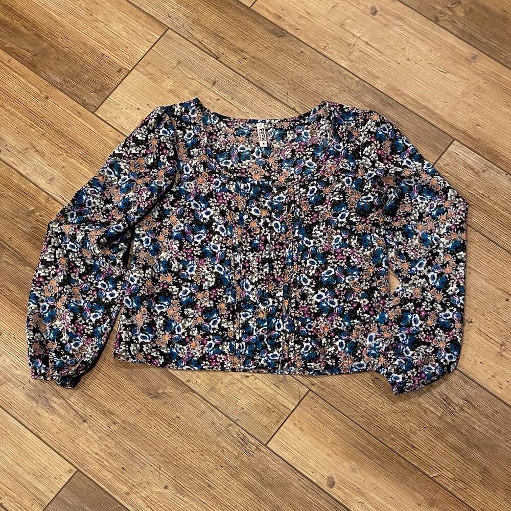 MUDD Crop Top Women’s M Black Floral Long Sleeve Button Up